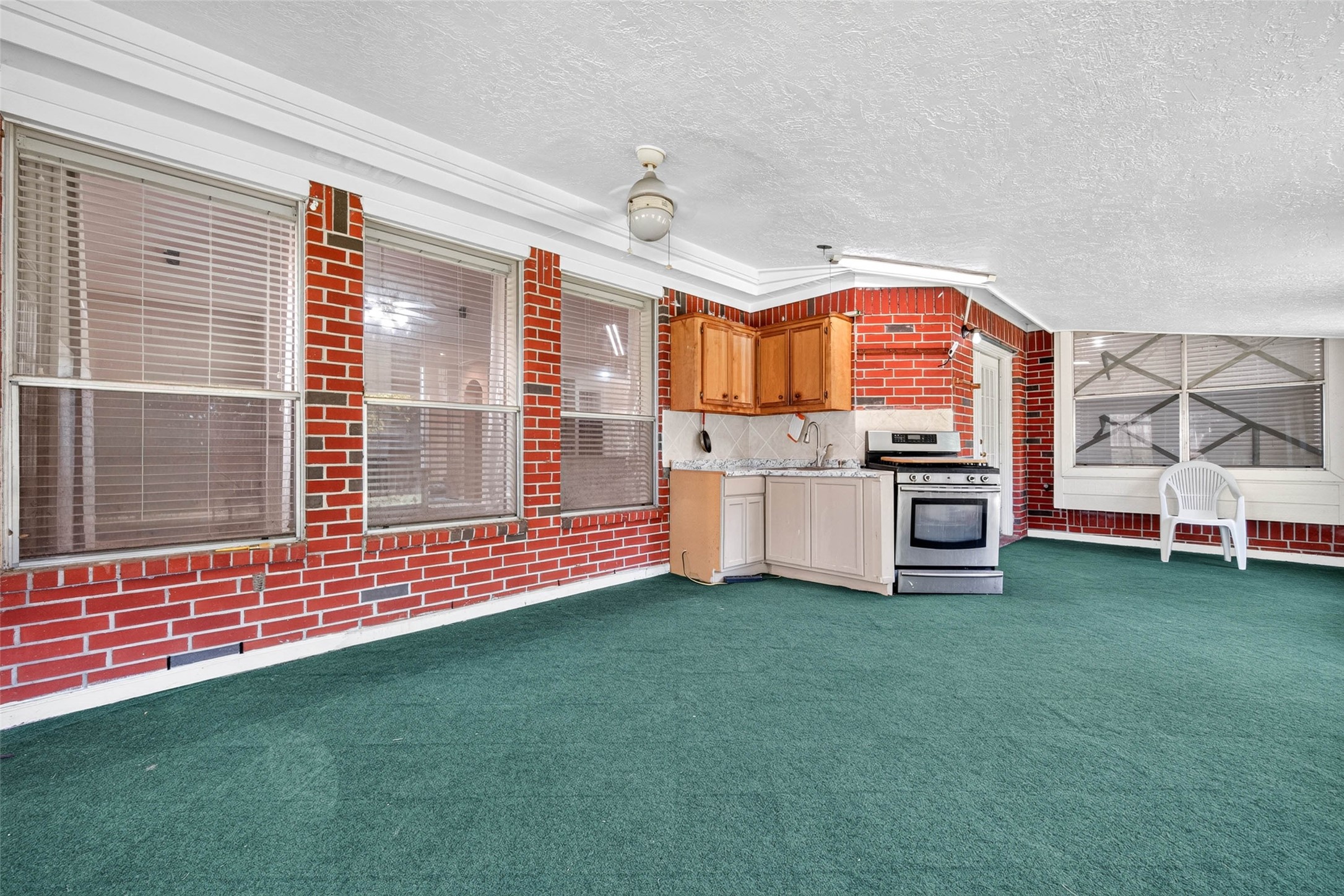 110 Annes Way, Stafford, TX 77477