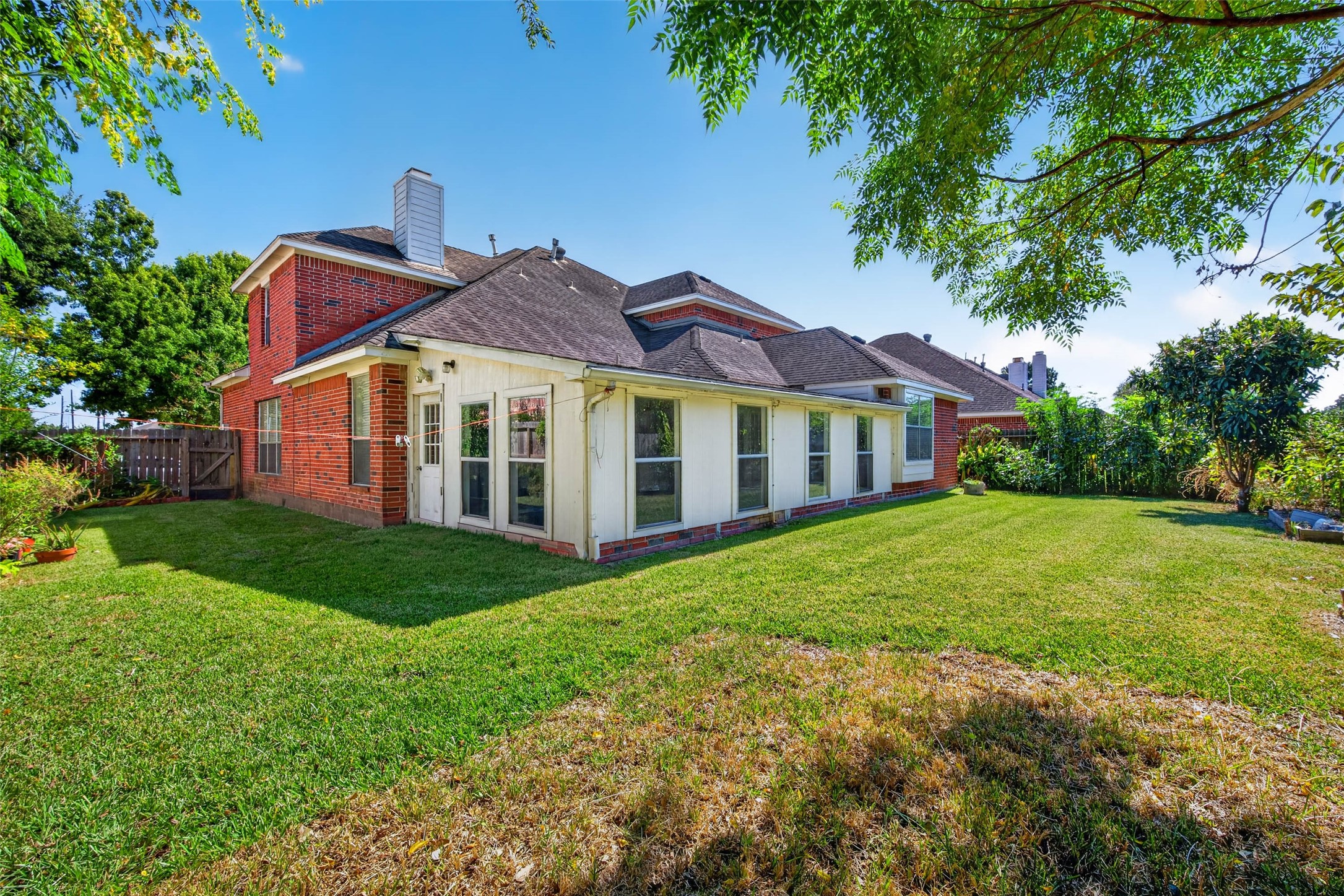 110 Annes Way, Stafford, TX 77477