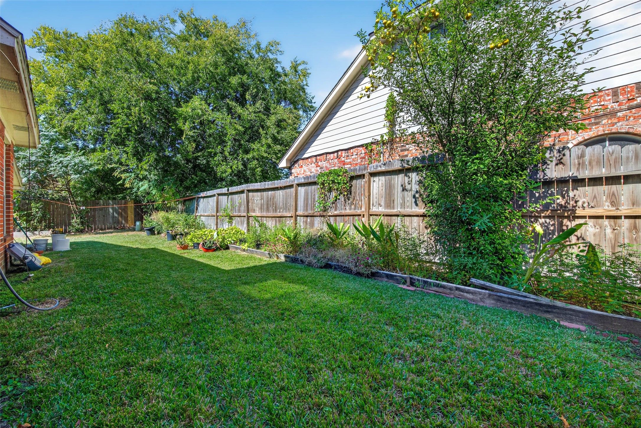 110 Annes Way, Stafford, TX 77477