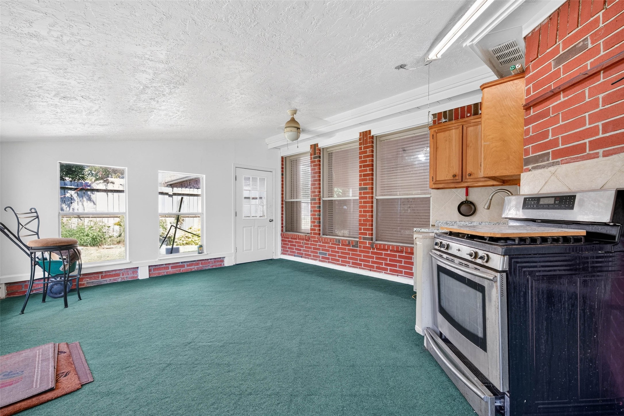 110 Annes Way, Stafford, TX 77477