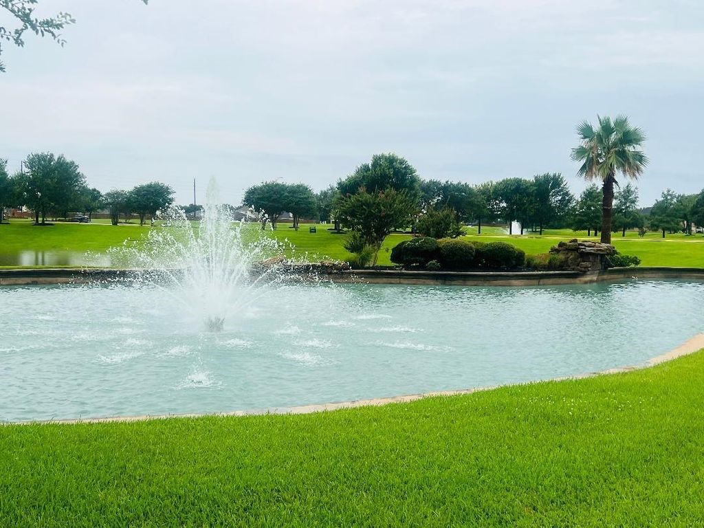 1702 Lansing Cove Drive, Fresno, TX 77545