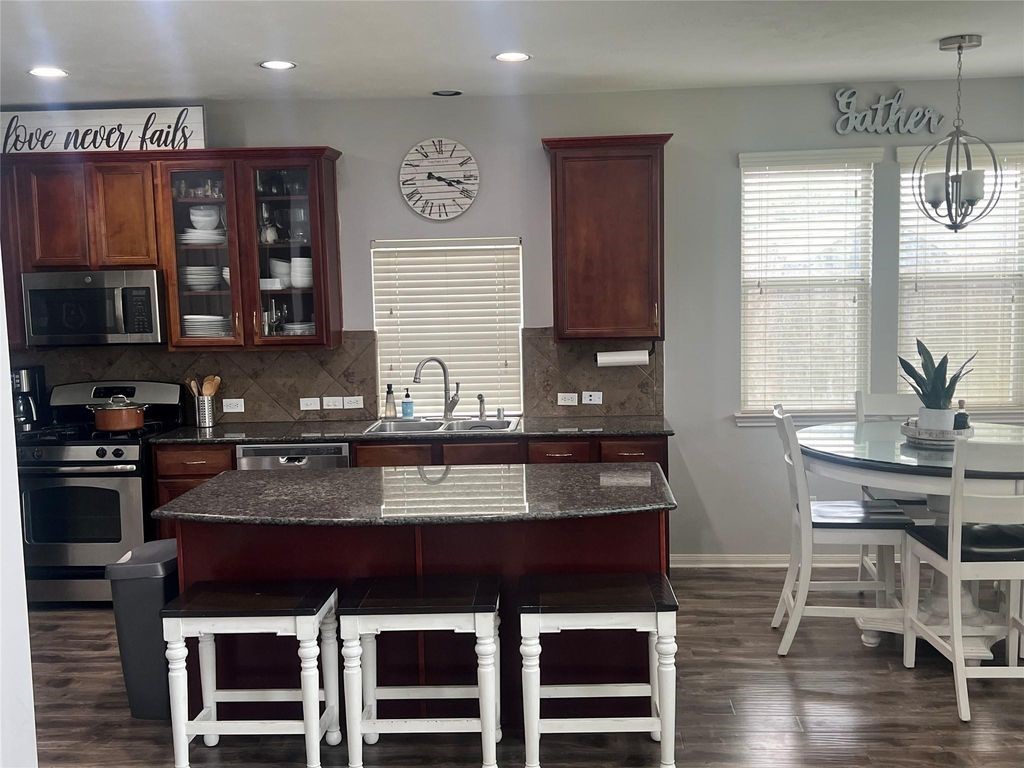 1702 Lansing Cove Drive, Fresno, TX 77545