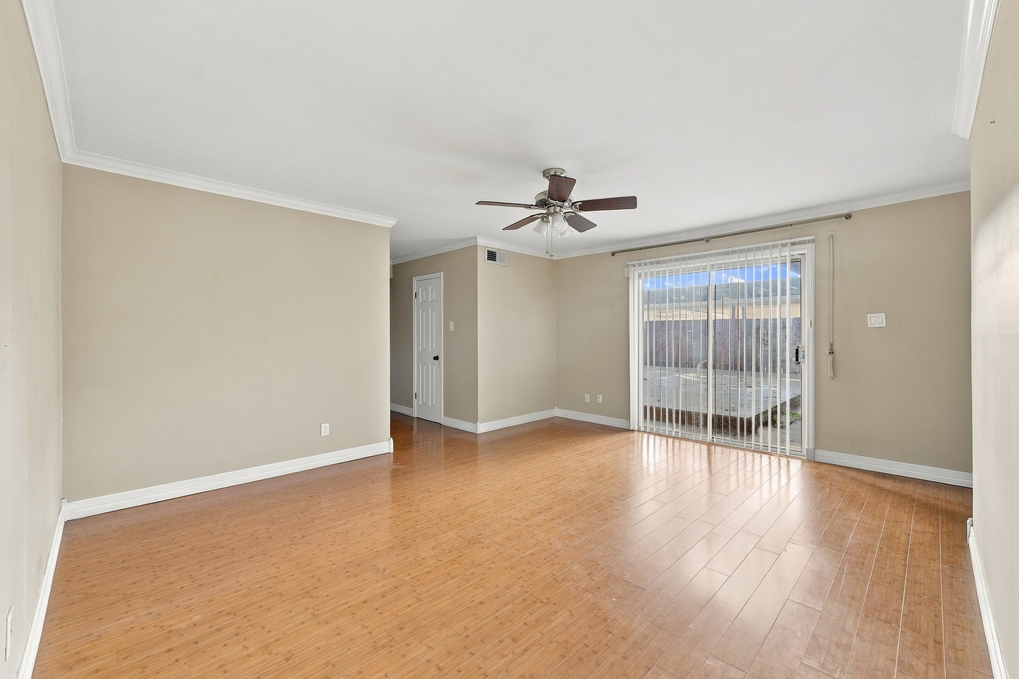 7823 Twin Hills Drive, Houston, TX 77071
