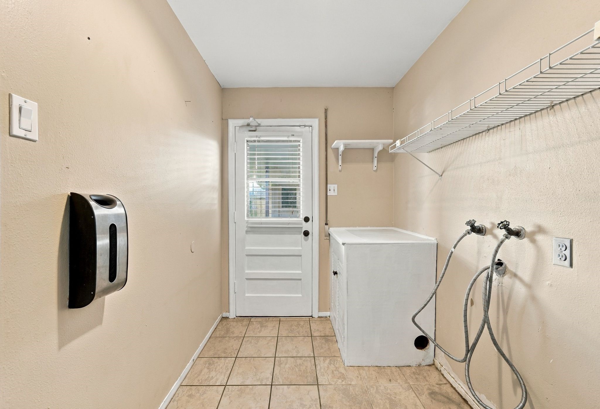 7823 Twin Hills Drive, Houston, TX 77071