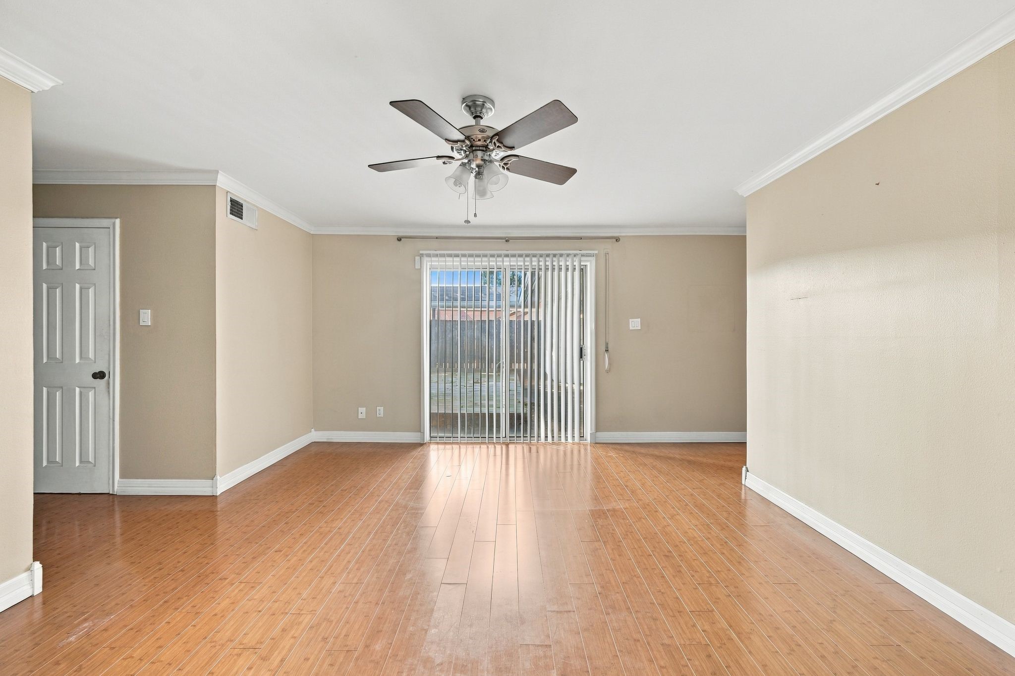 7823 Twin Hills Drive, Houston, TX 77071