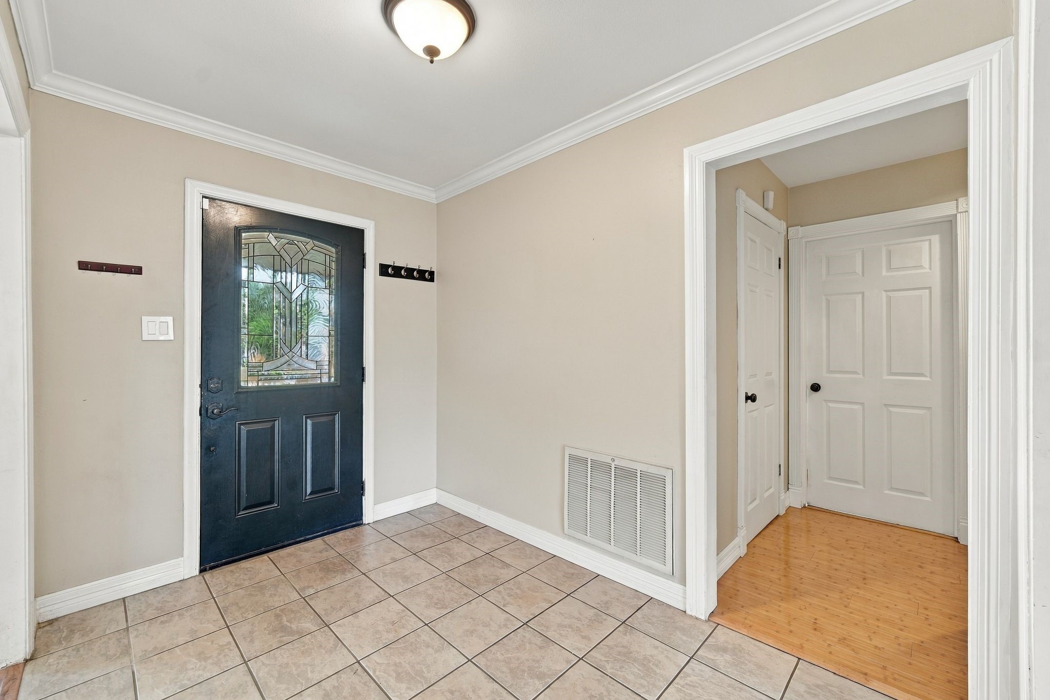 7823 Twin Hills Drive, Houston, TX 77071 7823 Twin Hills Drive, Houston, TX 77071