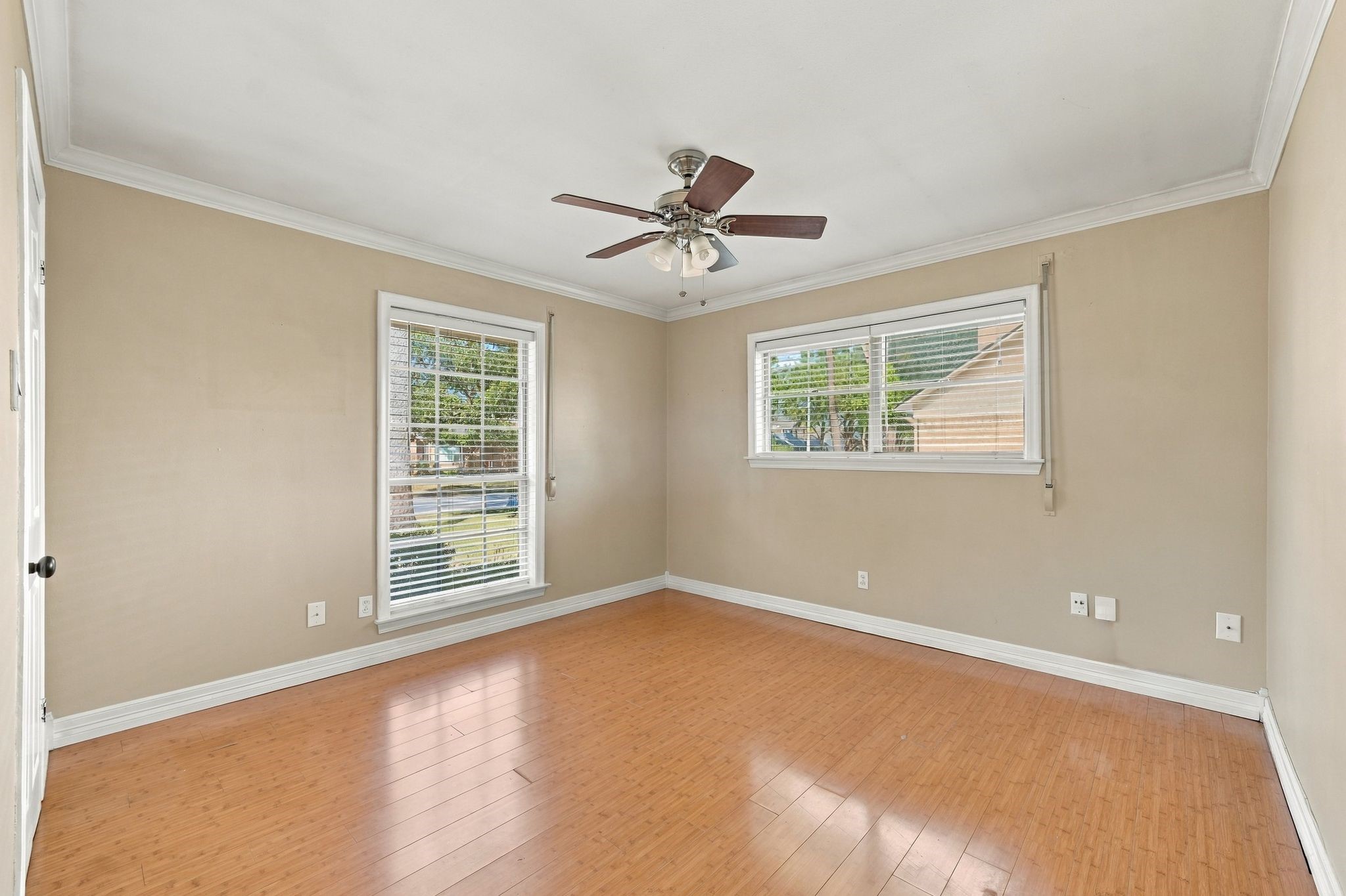 7823 Twin Hills Drive, Houston, TX 77071