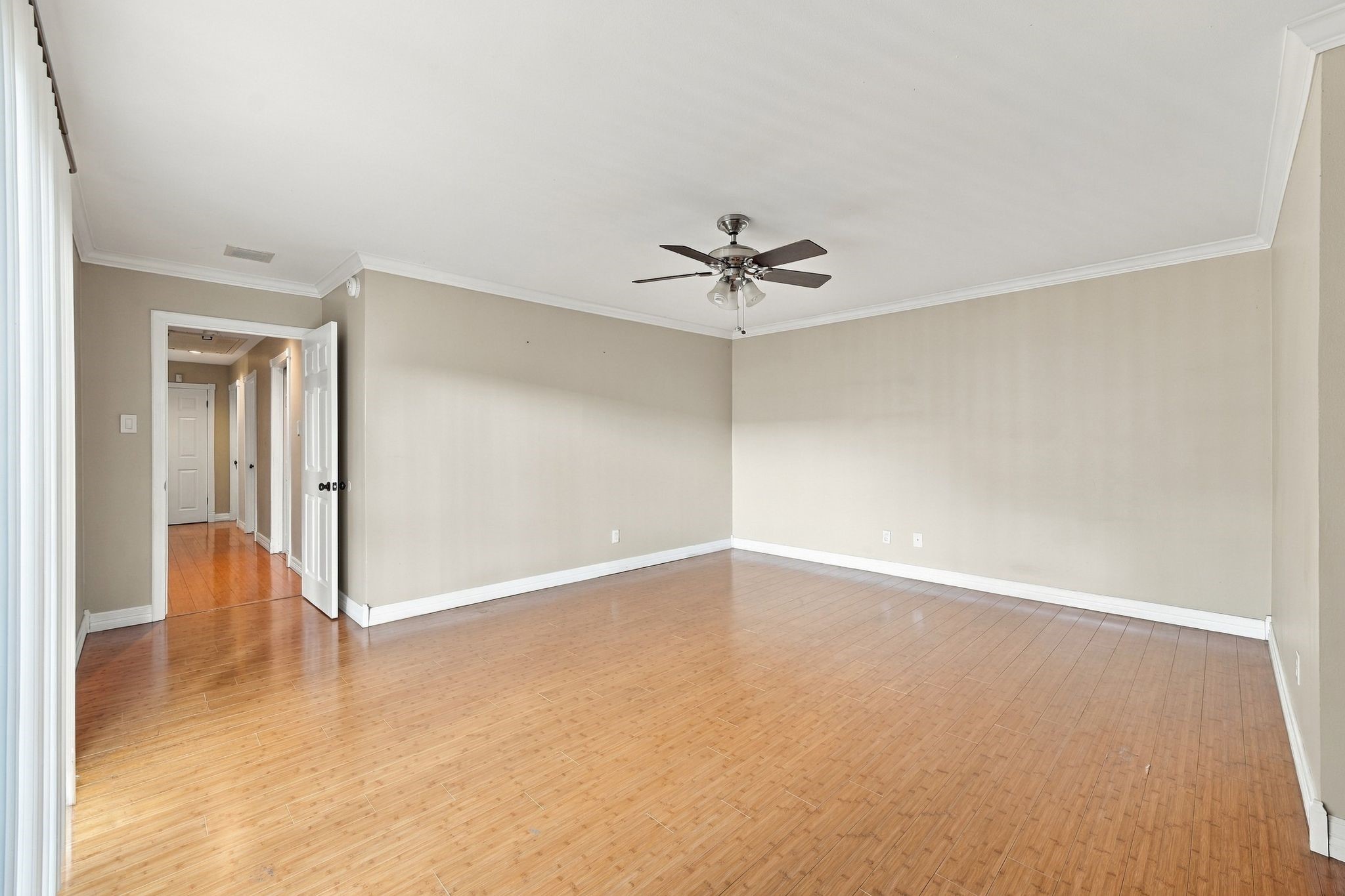 7823 Twin Hills Drive, Houston, TX 77071