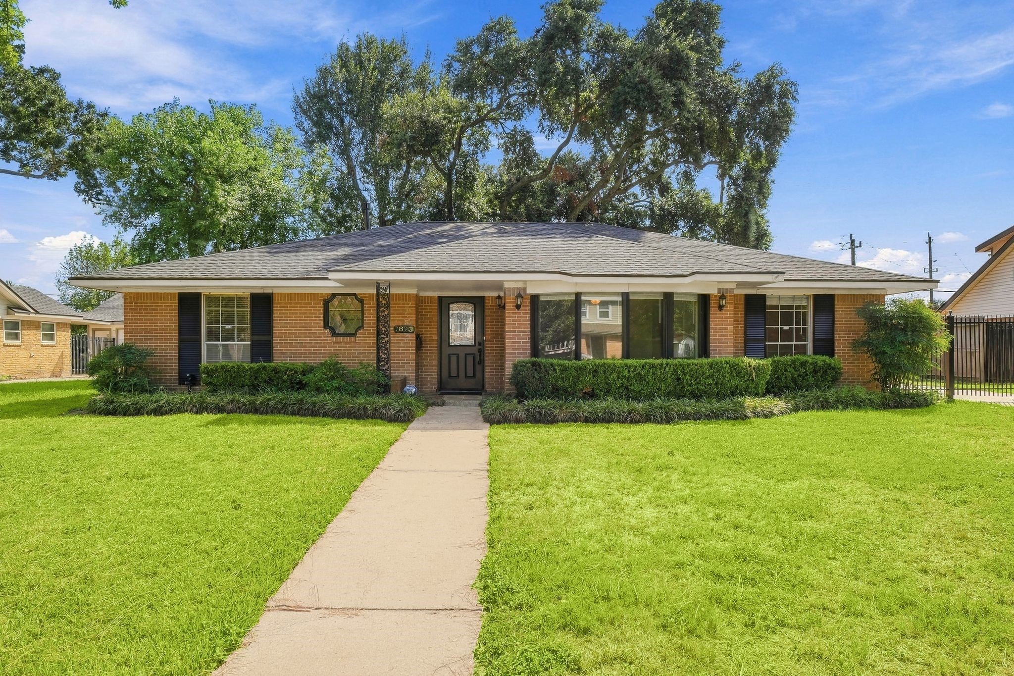 7823 Twin Hills Drive, Houston, TX 77071 7823 Twin Hills Drive, Houston, TX 77071