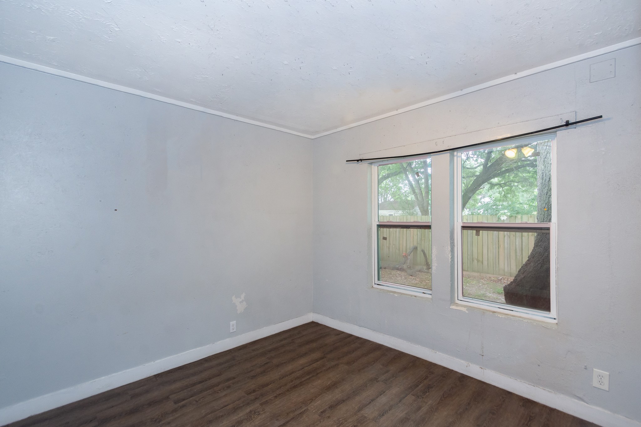 713 W Willis Street, Alvin, TX 77511