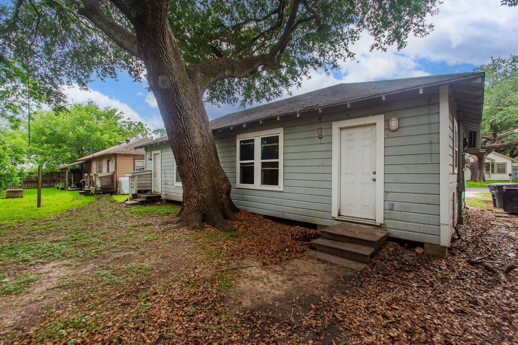 713 W Willis Street, Alvin, TX 77511