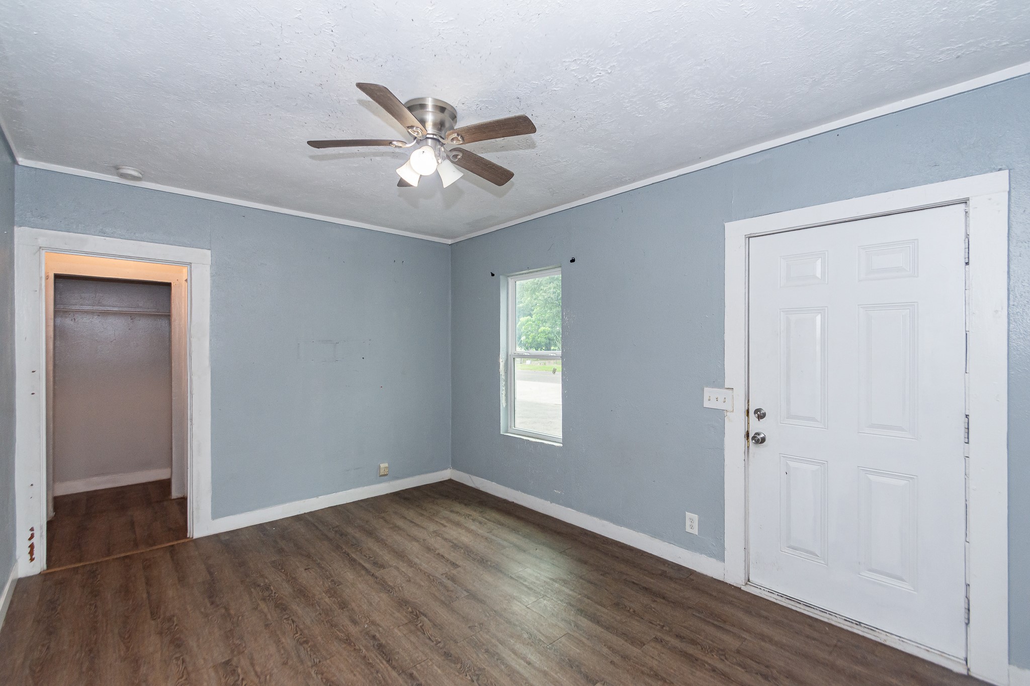 713 W Willis Street, Alvin, TX 77511