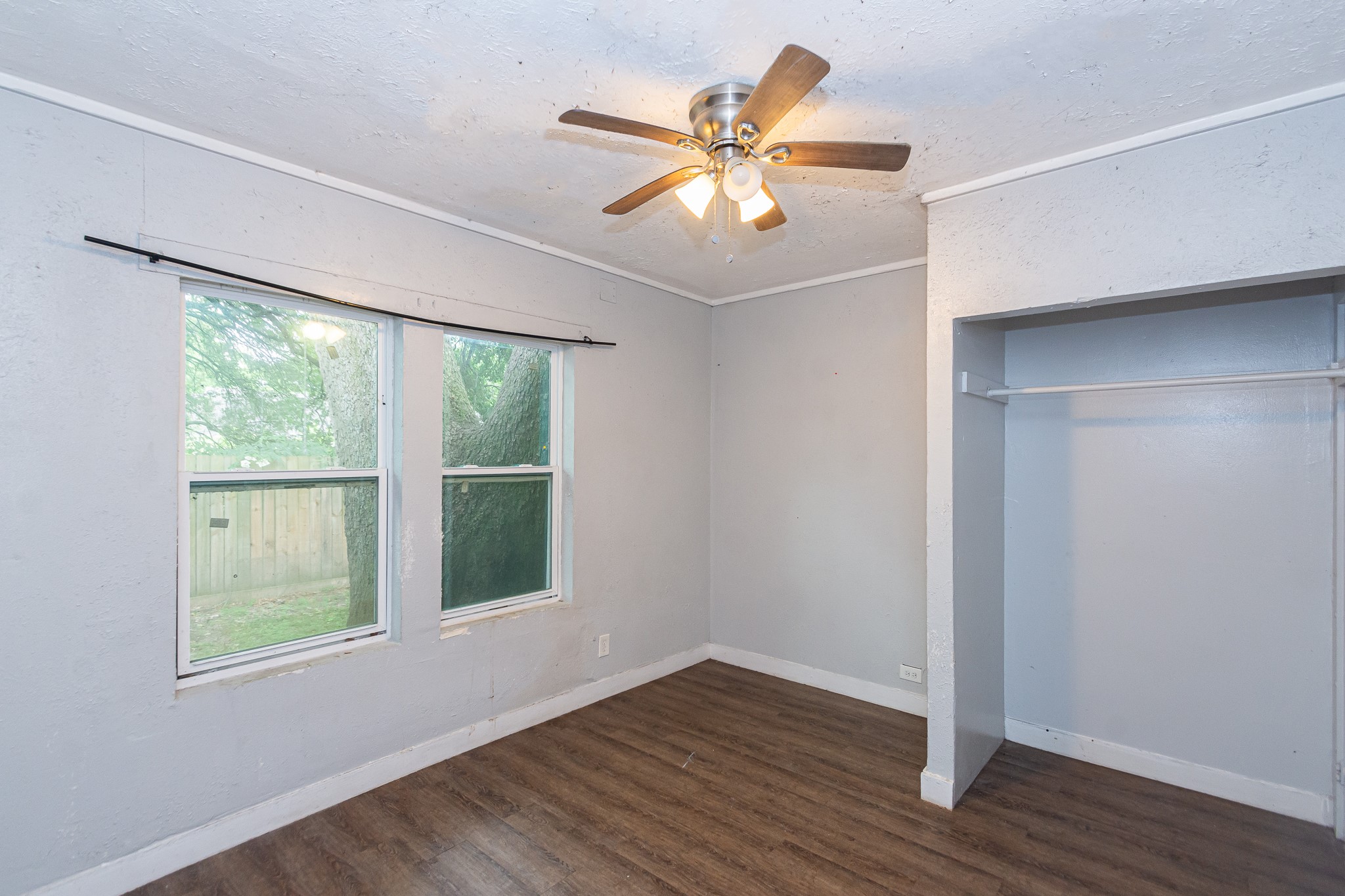 713 W Willis Street, Alvin, TX 77511