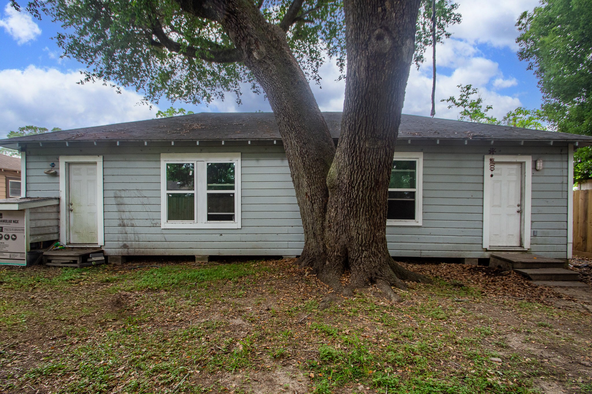713 W Willis Street, Alvin, TX 77511