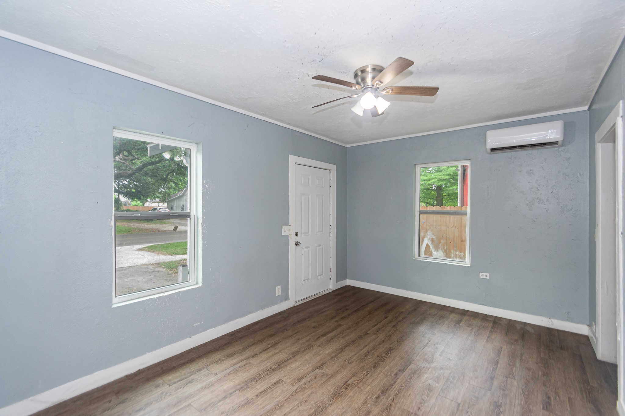 713 W Willis Street, Alvin, TX 77511