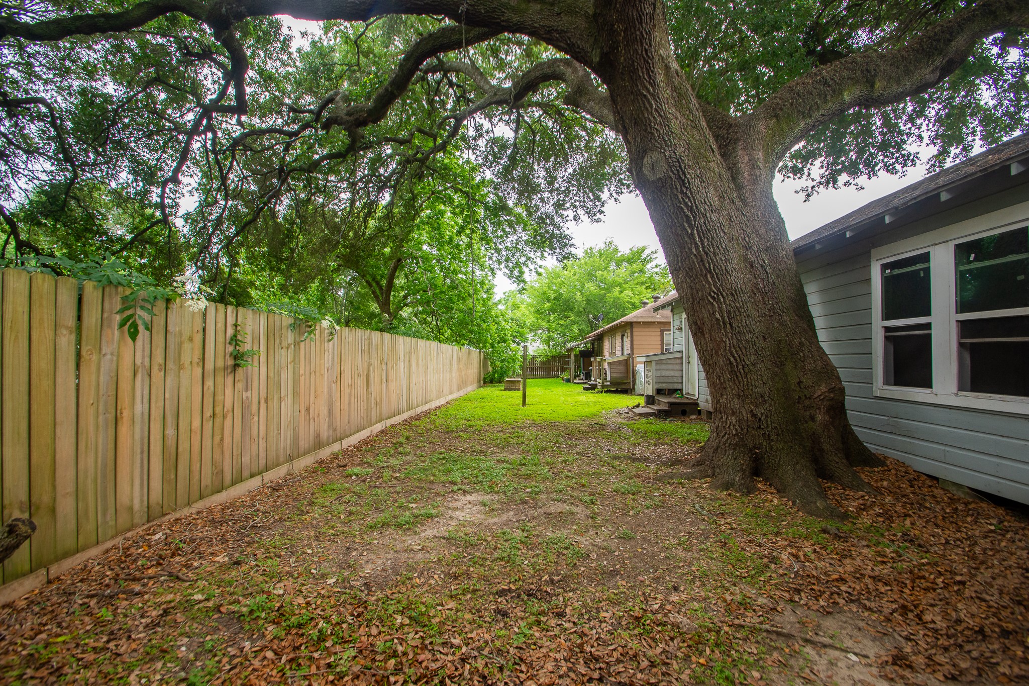 713 W Willis Street, Alvin, TX 77511