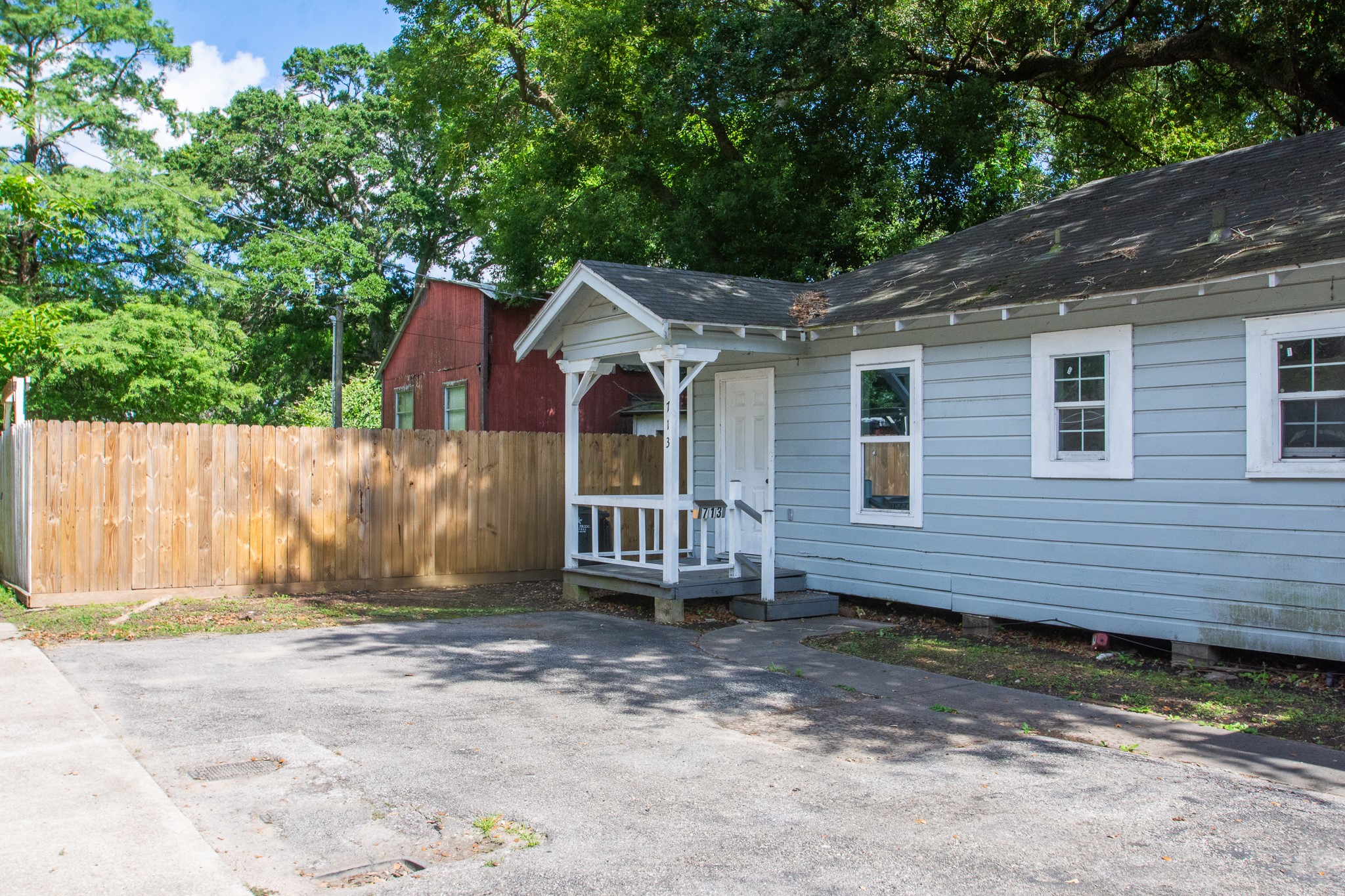 713 W Willis Street, Alvin, TX 77511