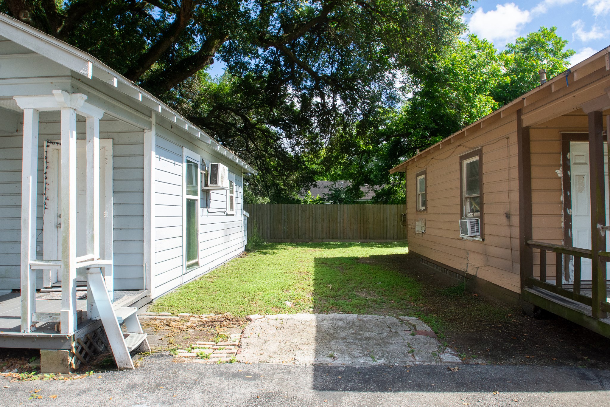 713 W Willis Street, Alvin, TX 77511