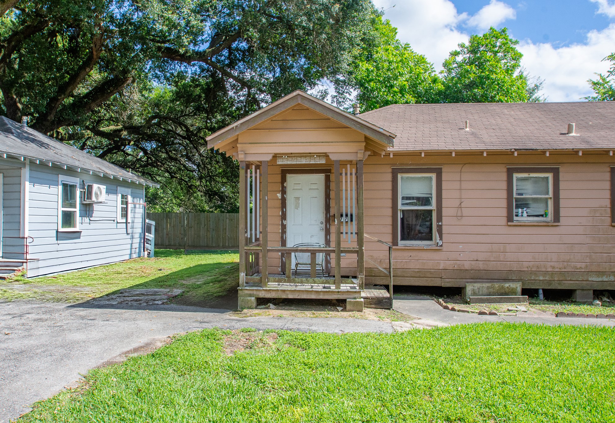 713 W Willis Street, Alvin, TX 77511