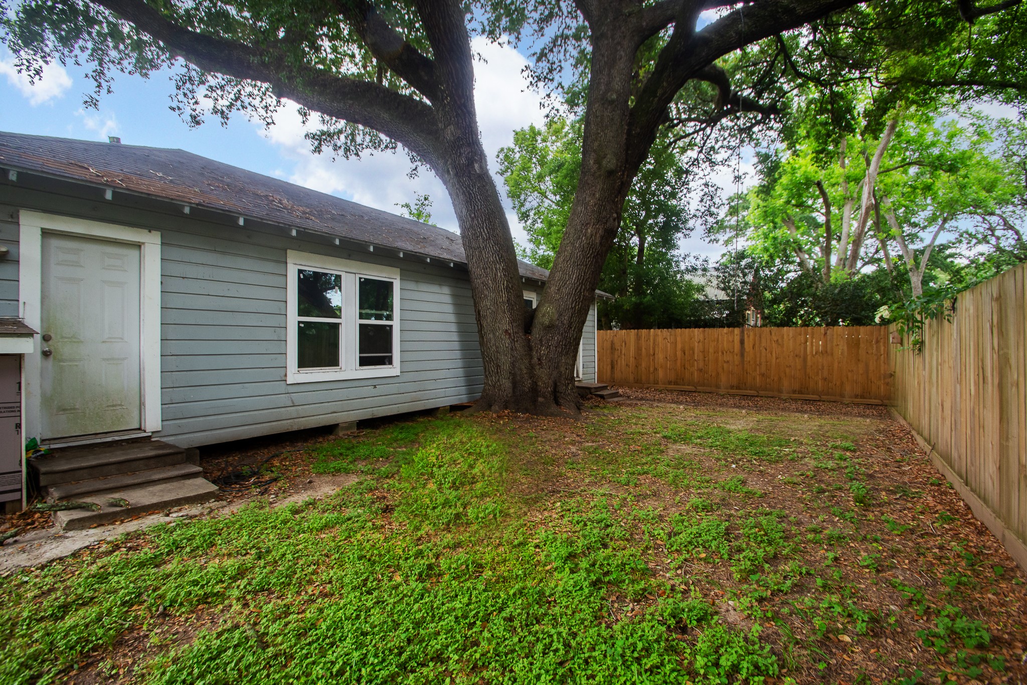 713 W Willis Street, Alvin, TX 77511