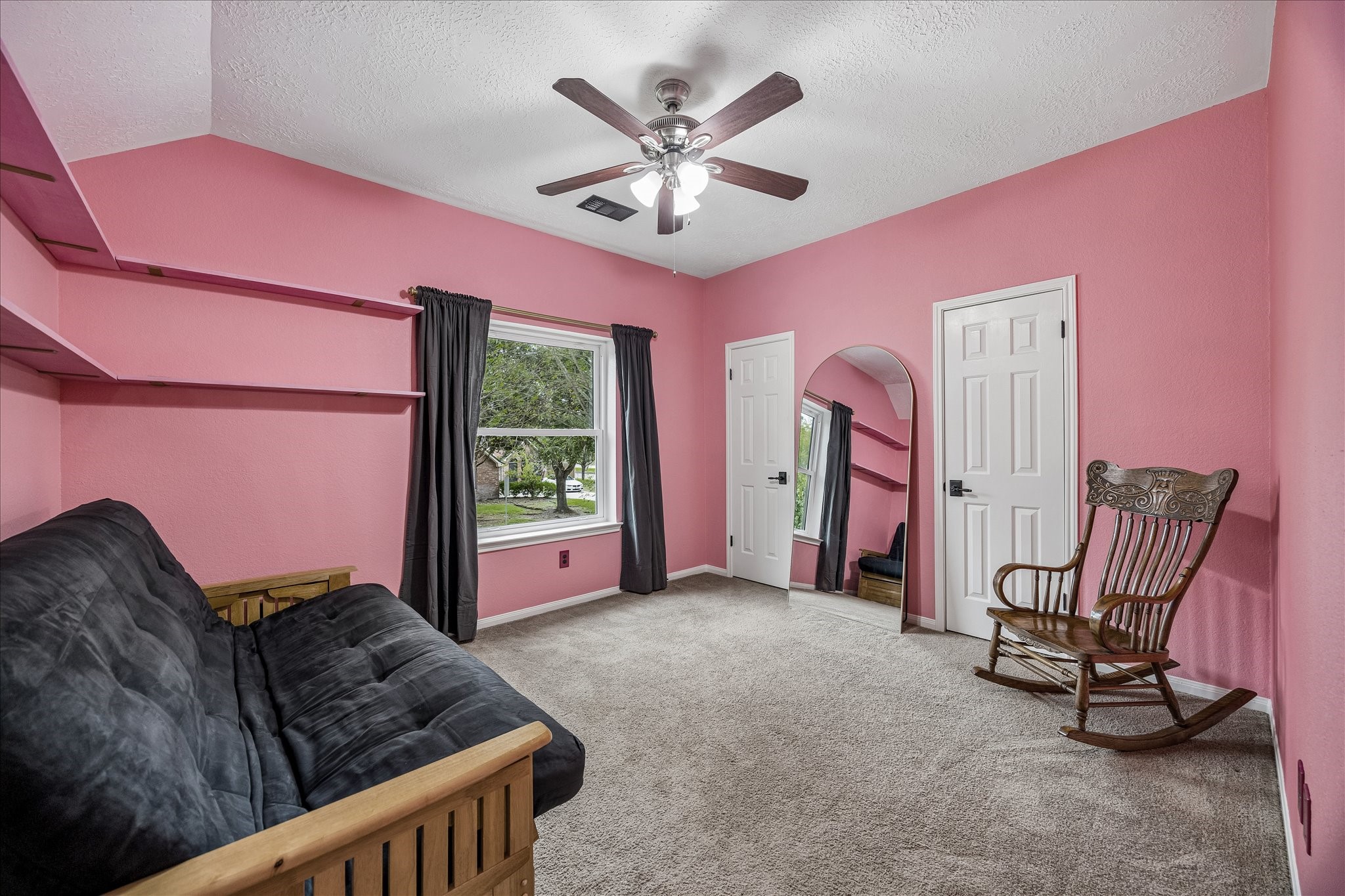And another very large guest bedroom