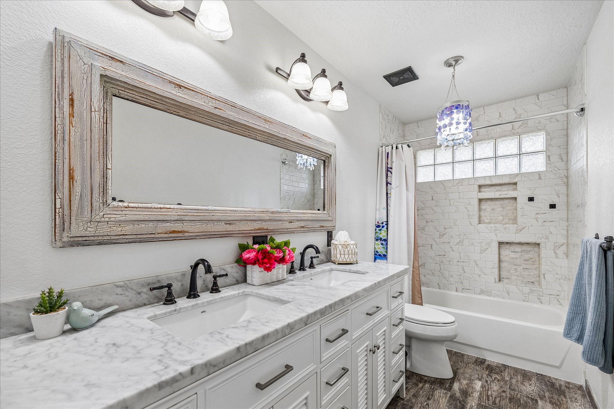 Updated guest bathroom with dual sinks and tub/shower combo