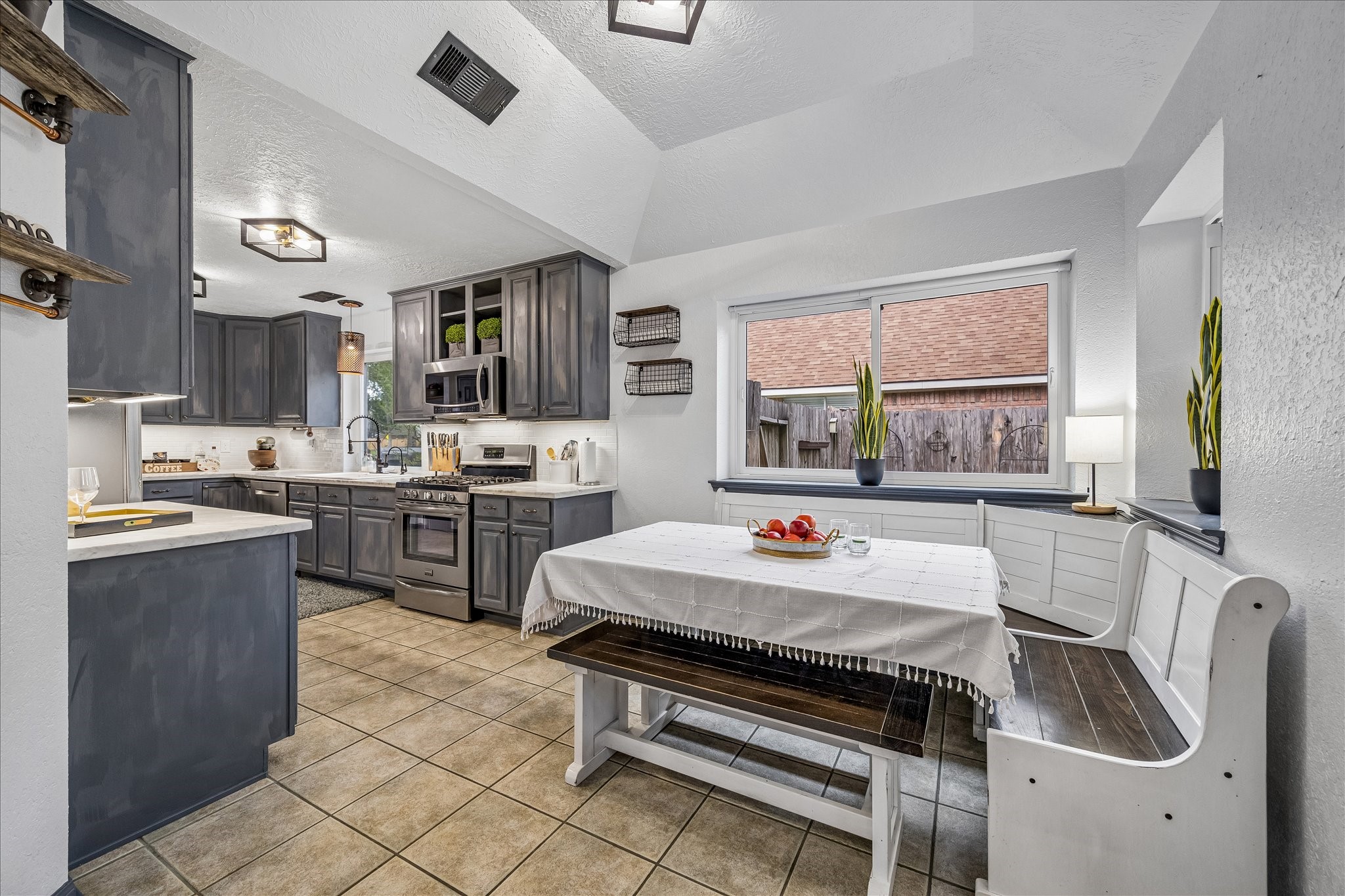 Cute breakfast nook, the perfect size and location