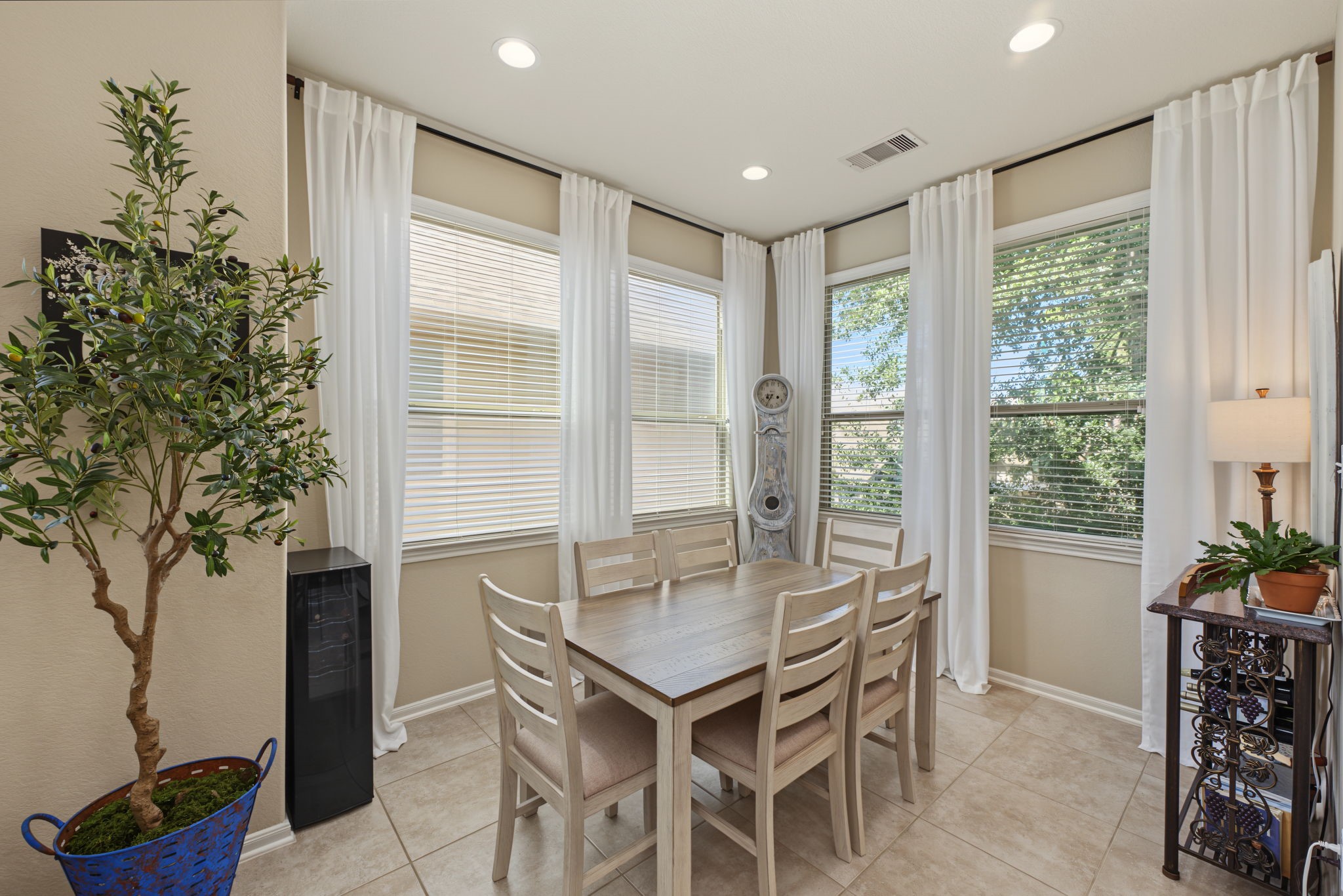 Make room for memorable moments! This inviting dining area is ready for everything from casual family dinners to unforgettable celebrations.