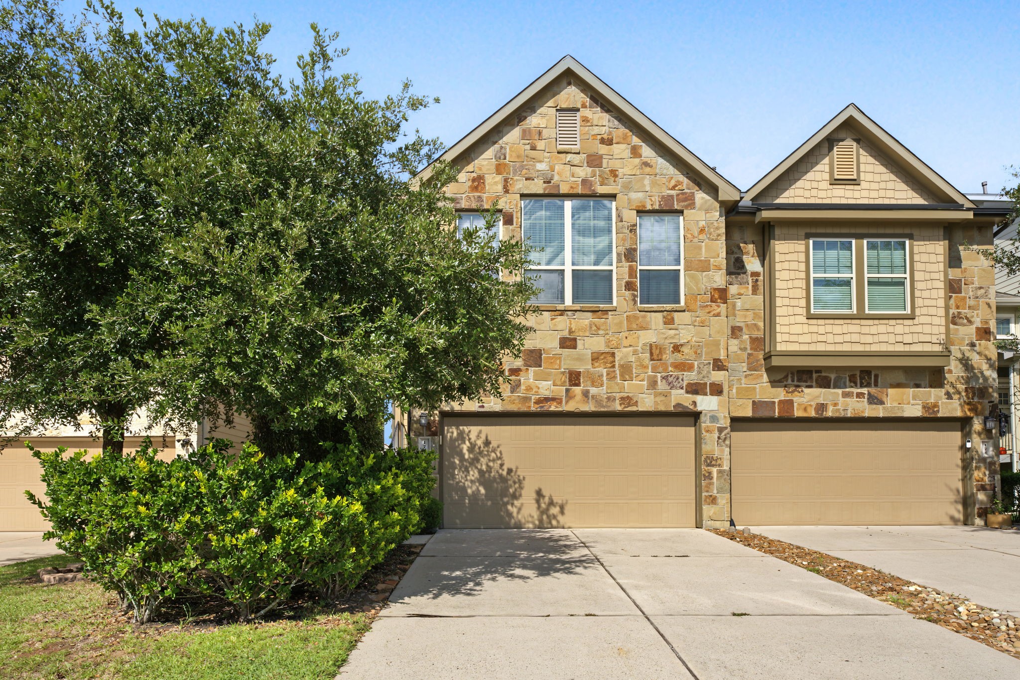 Welcome to 178 Biltmore Loop. This beautiful townhome has been meticulously taken card of. Enjoy a low maintenance 3 bedroom, 2.5 bathrooms, 2 car garage home in the WOODFOREST community. Welcome to 178 Biltmore Loop. This beautiful townhome has been meticulously taken card of. Enjoy a low maintenance 3 bedroom, 2.5 bathrooms, 2 car garage home in the WOODFOREST community.