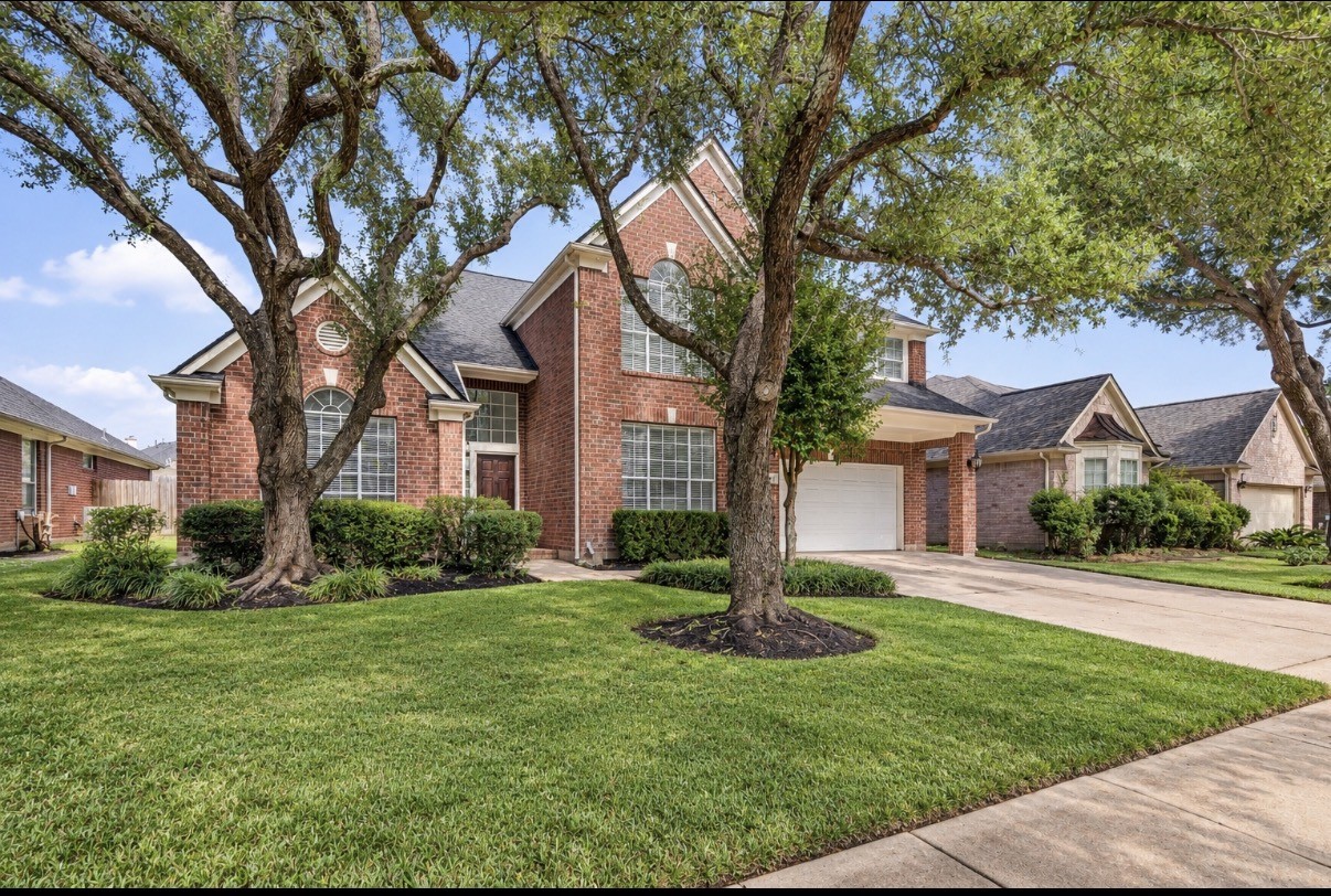 Welcome to the beautiful 23218 Colony Green