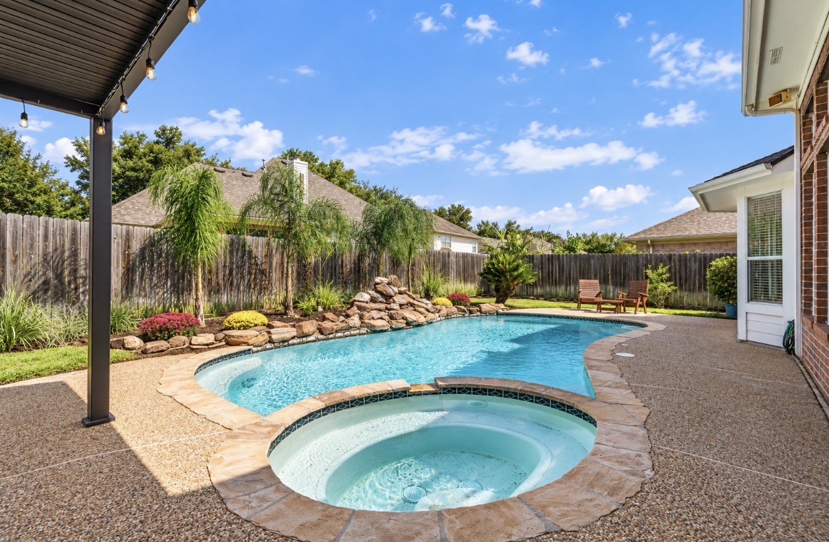Relaxing backyard oasis for all entertainment. POOL MAINTENANCE INCLUDED!