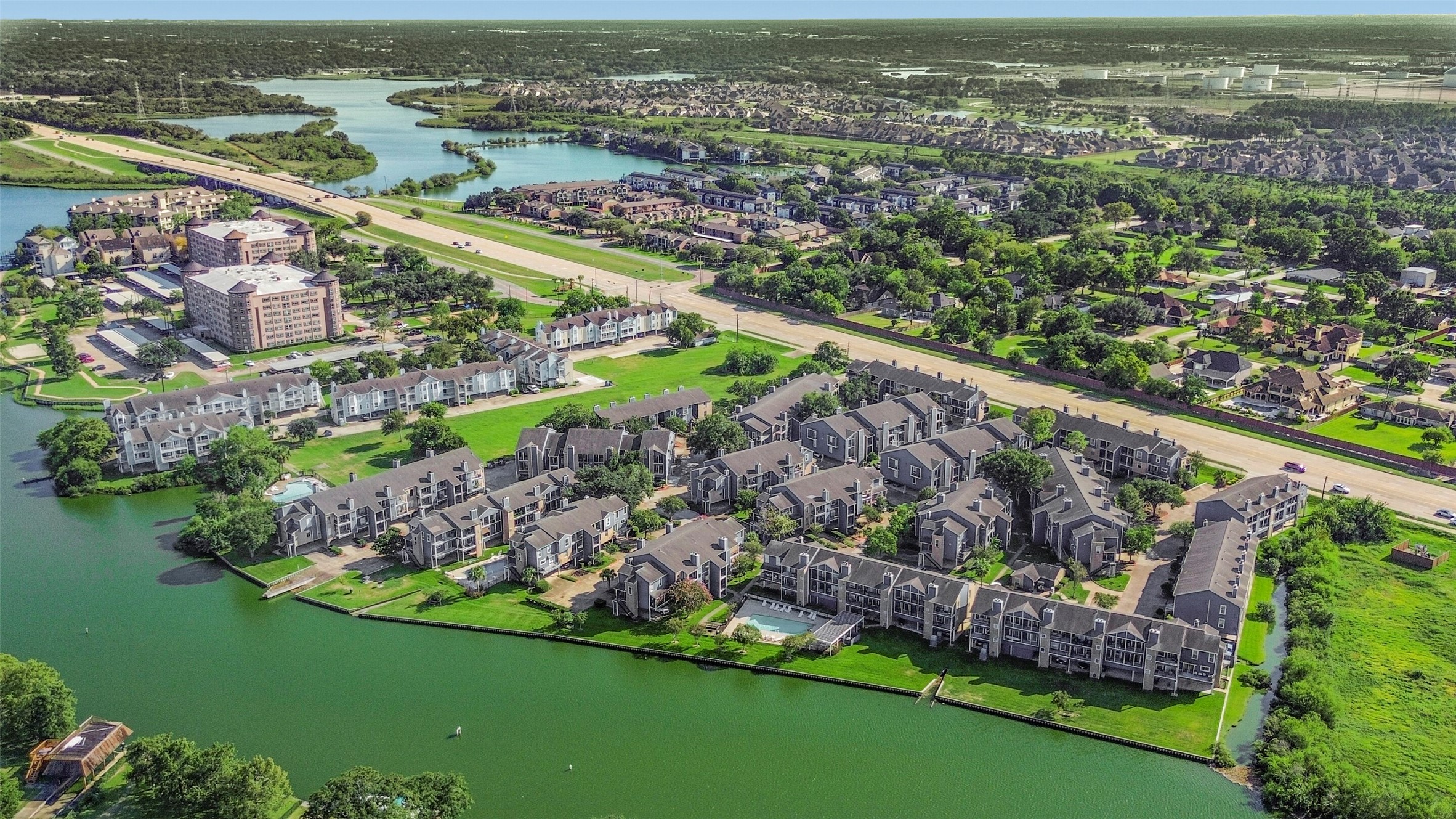 Condo has 2 pools on the water with boat ramp for owners only! Condo has 2 pools on the water with boat ramp for owners only!
