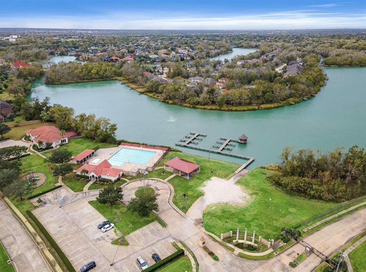 Private Clubhouse, Pool, Boat dock and lake access.