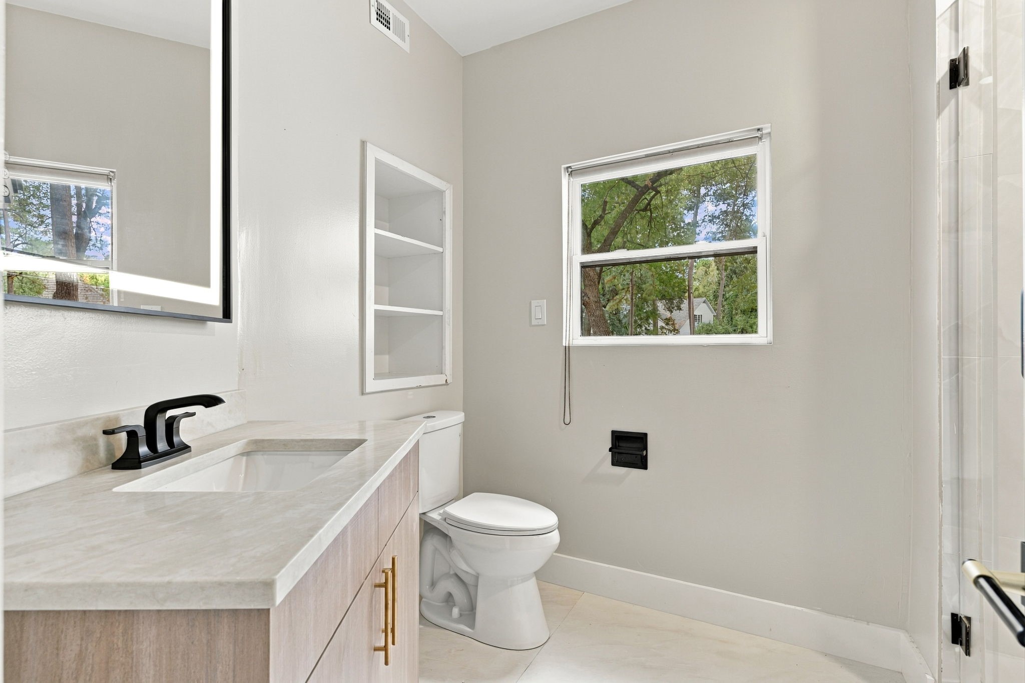 1st level full bath