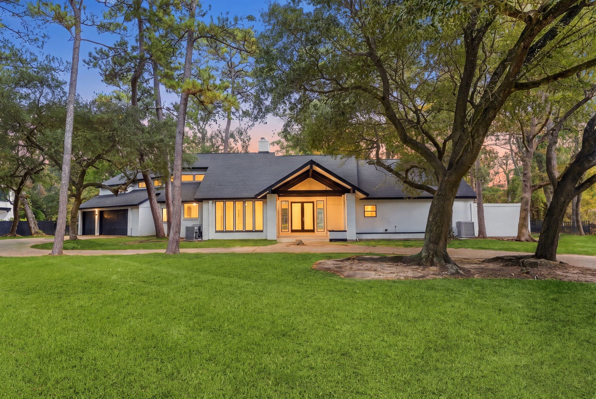 Welcoming gorgeous exterior with refined presence. Welcoming gorgeous exterior with refined presence.