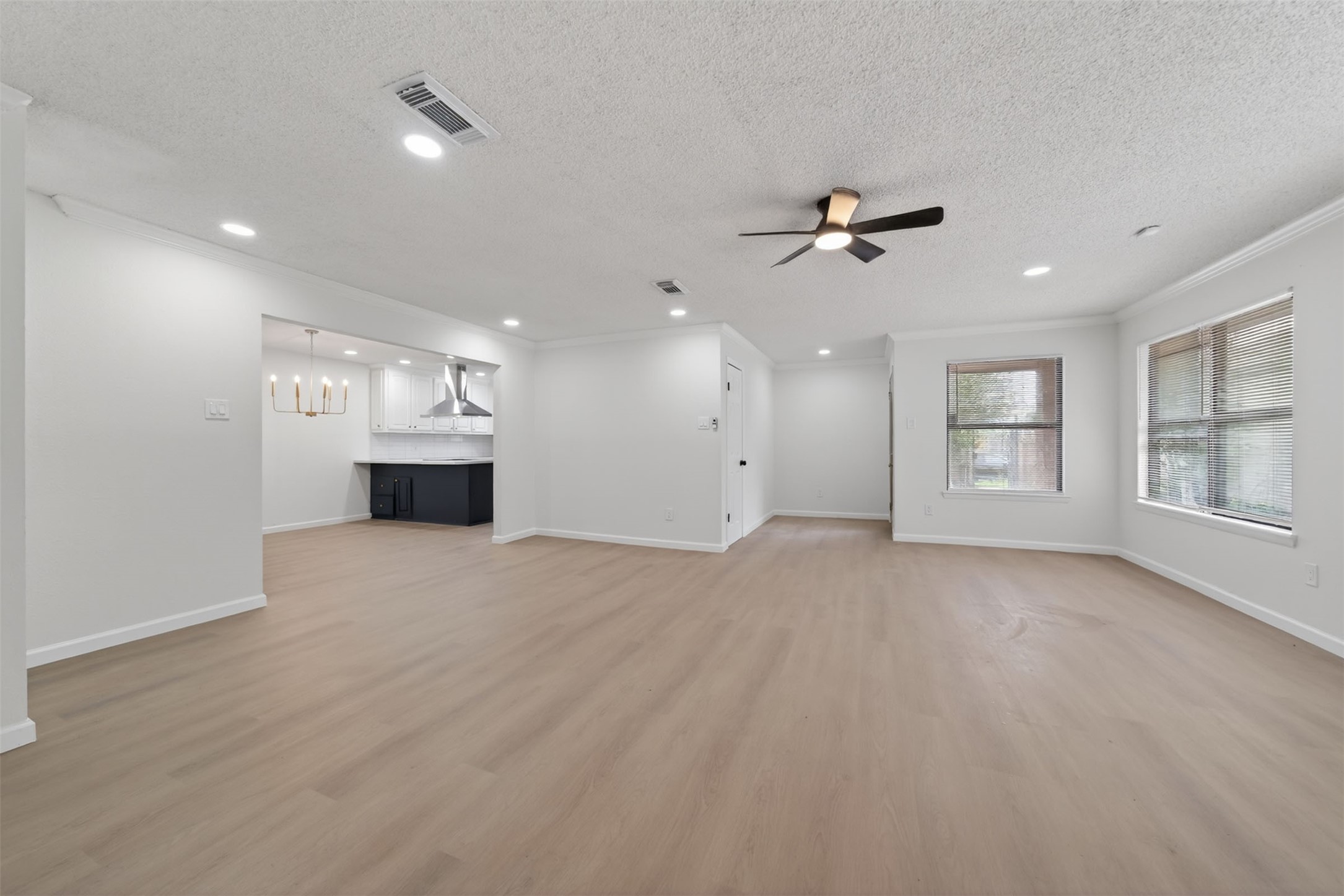 6 Quailwood Drive, Baytown, TX 77521