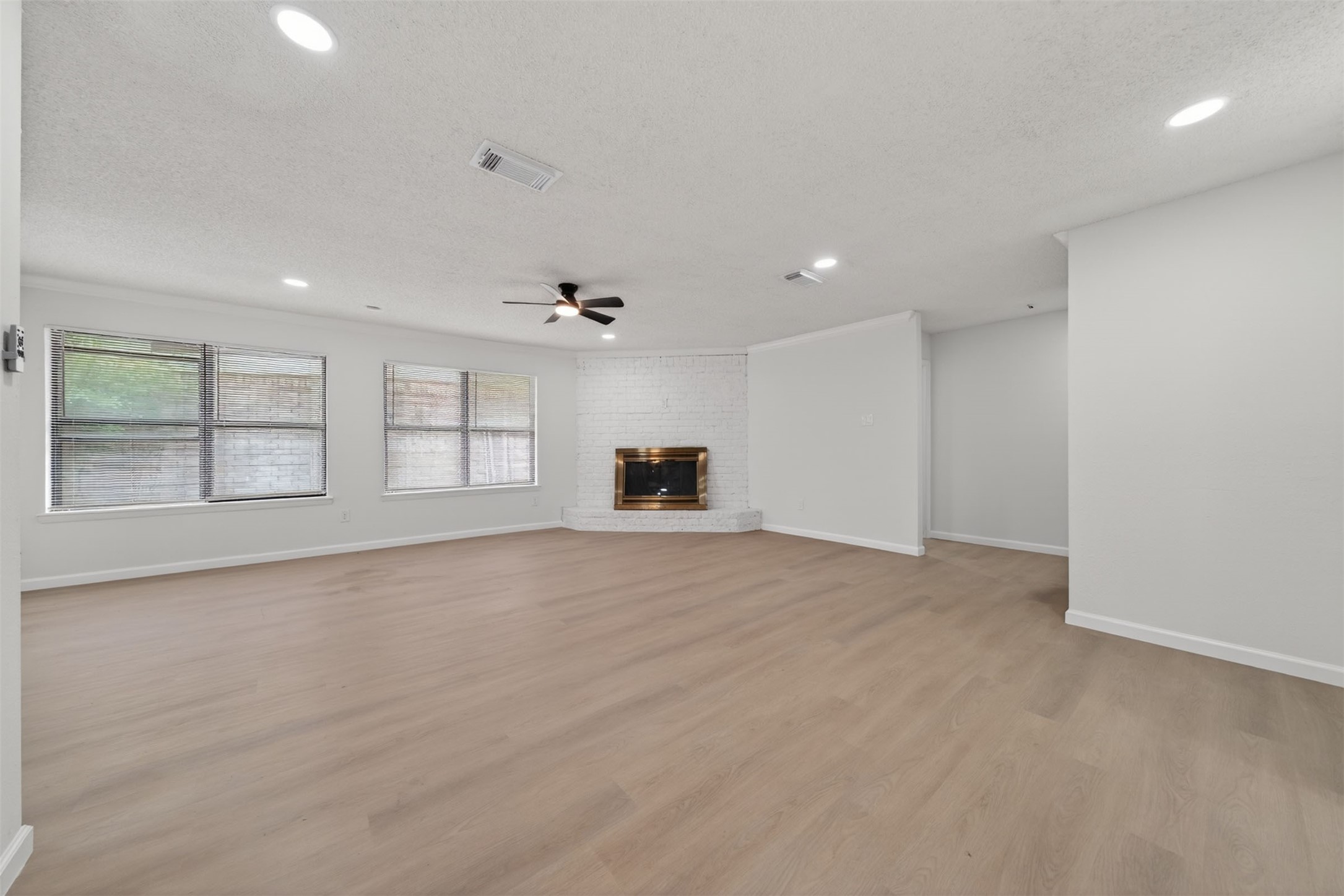 6 Quailwood Drive, Baytown, TX 77521