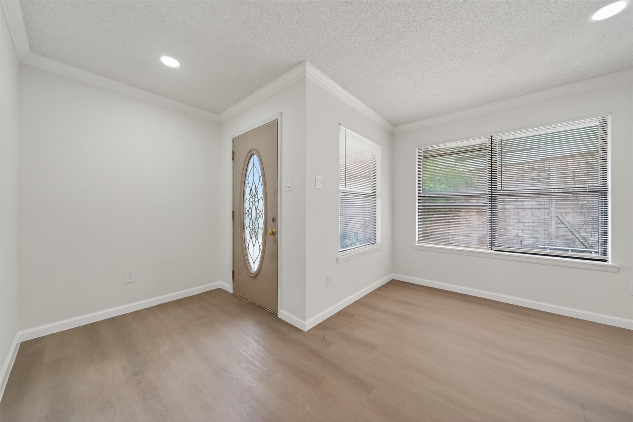6 Quailwood Drive, Baytown, TX 77521