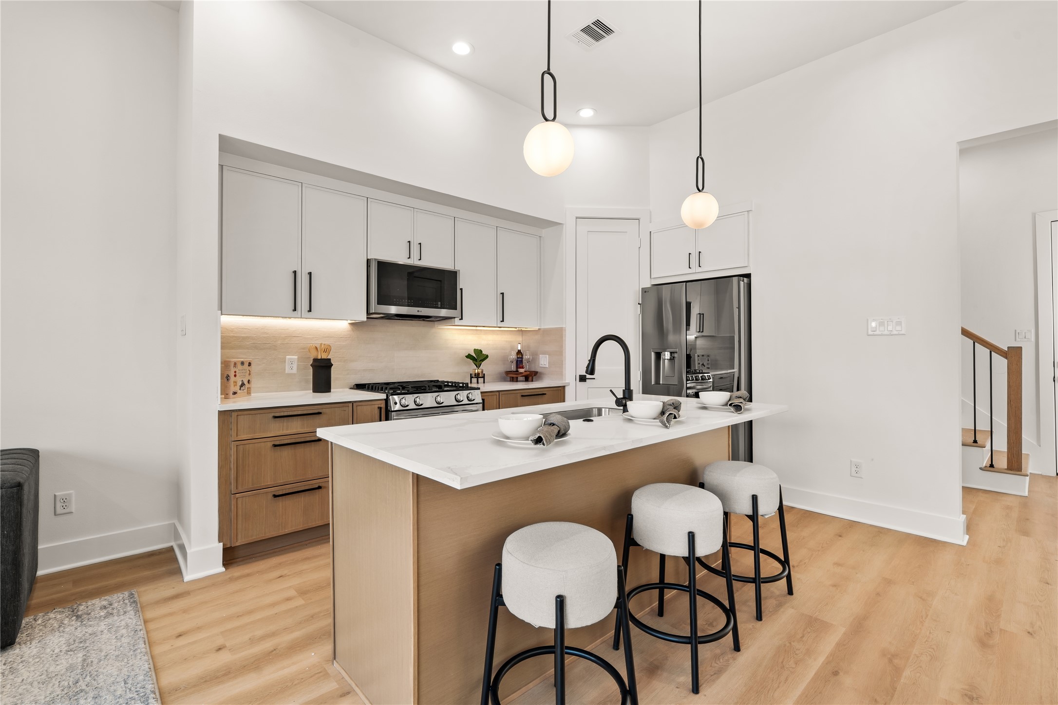 Chef-inspired culinary space equipped with gas cooking, soft-close storage, and task lighting.
