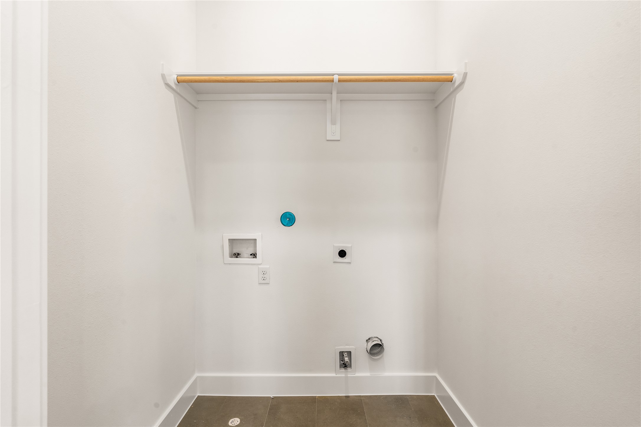 Dedicated laundry room equipped with a hanging rod and full-size hookups.