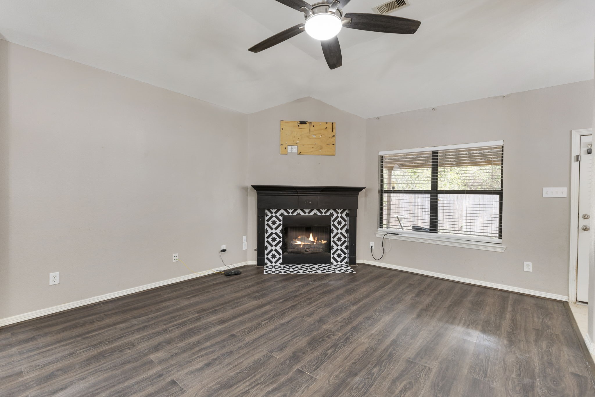 8022 N Tarrytown Crossing Drive, Conroe, TX 77304
