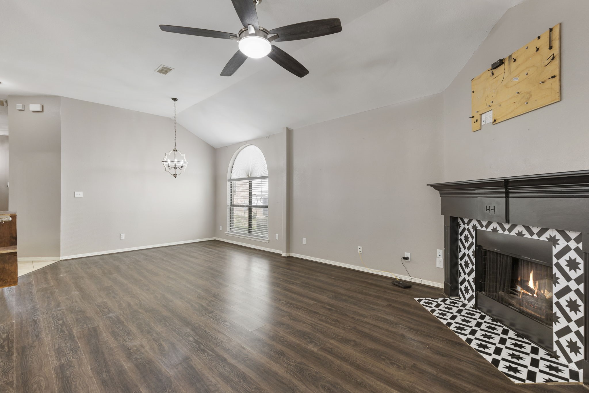 8022 N Tarrytown Crossing Drive, Conroe, TX 77304