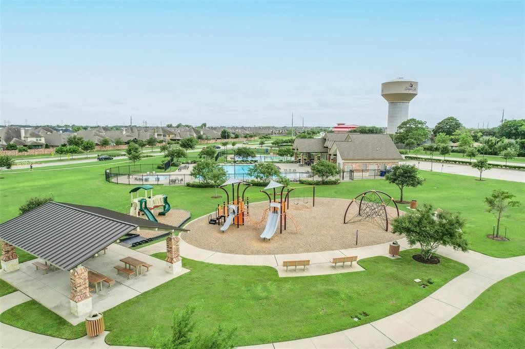 Enjoy fantastic neighborhood amenities, including scenic walking trails, a community pool, clubhouse, splash pad, park, and picnic areaperfect for enjoying the outdoors and spending time with family and friends.
