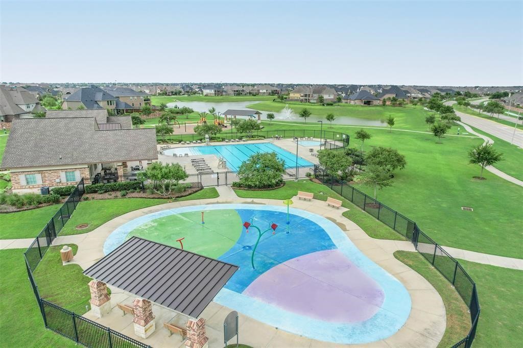 Enjoy fantastic neighborhood amenities, including scenic walking trails, a community pool, clubhouse, splash pad, park, and picnic areaperfect for enjoying the outdoors and spending time with family and friends.