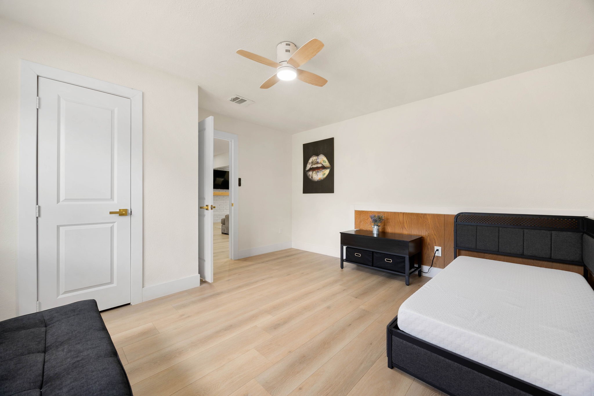 5519 W Bellfort Avenue, Houston, TX 77035
