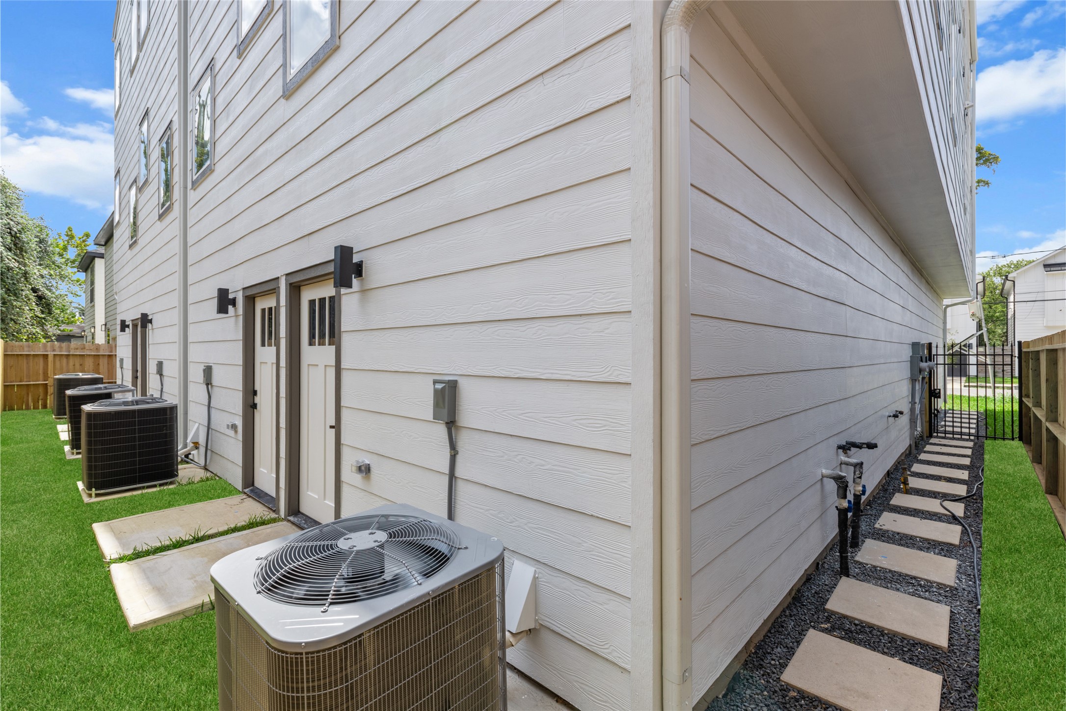 6530 Tuskegee Street, #A-B, Houston, TX 77091 6530 Tuskegee Street, #A-B, Houston, TX 77091