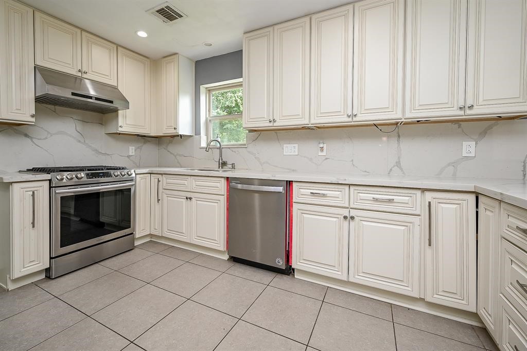 2027 Fernspray Lane, Houston, TX 77084