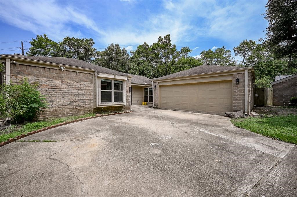 2027 Fernspray Lane, Houston, TX 77084