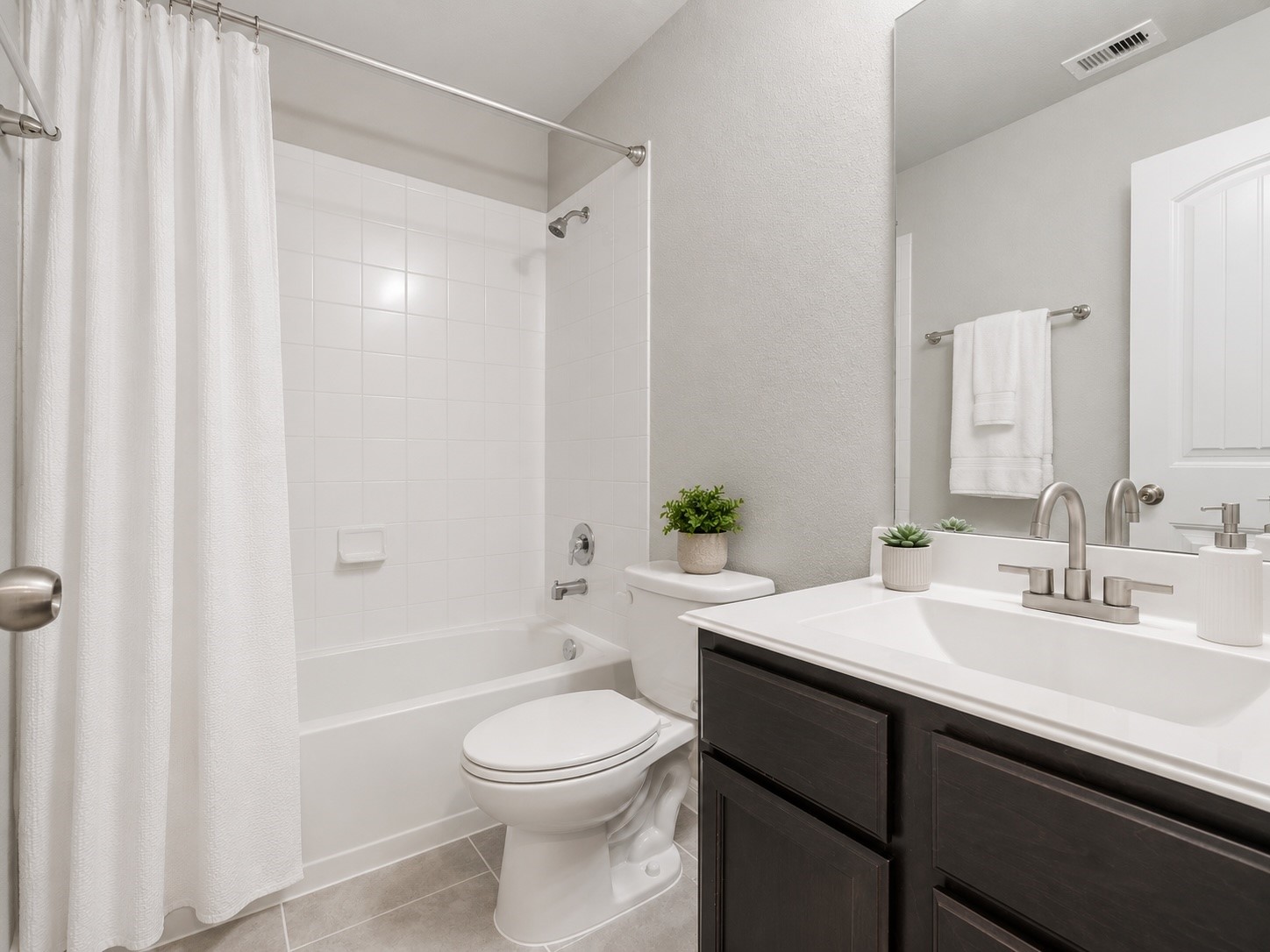 Hall bath for secondary bedrooms and guests. (VS)