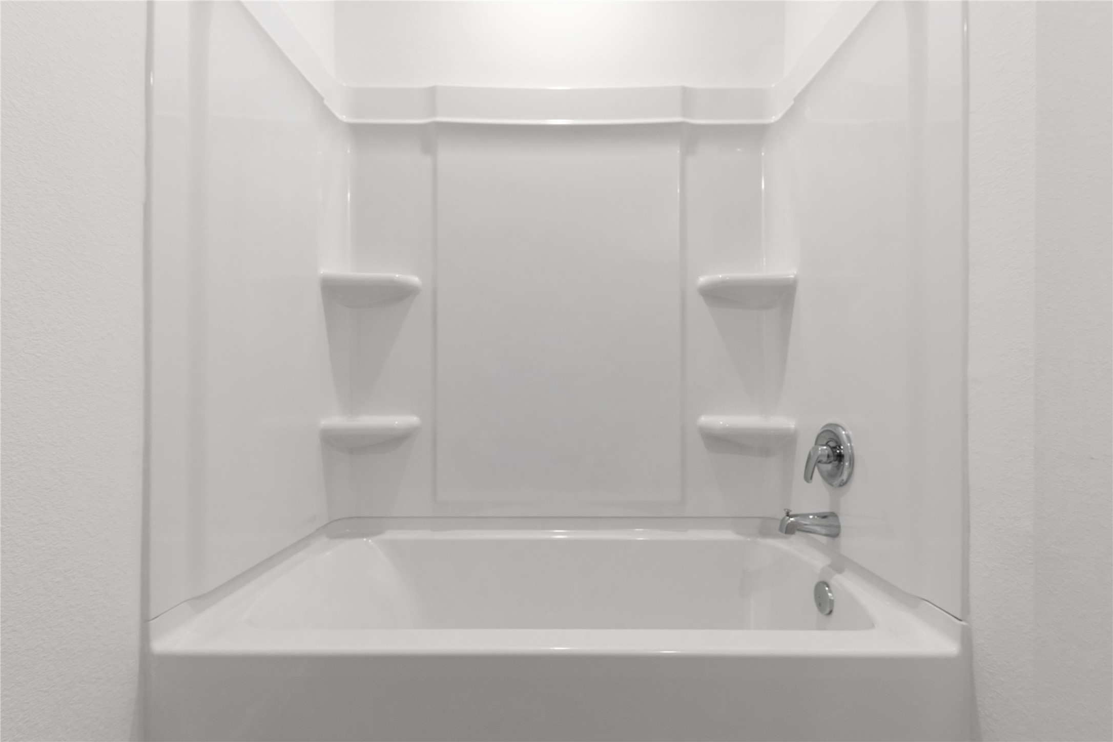 Secondary Bathroom shower/tub combination